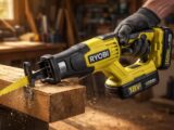 découvrez la puissance et la performance de la scie sabre sans fil ryobi 18v one+ à travers notre test complet. idéale pour tous vos travaux de découpe, elle allie autonomie et efficacité.